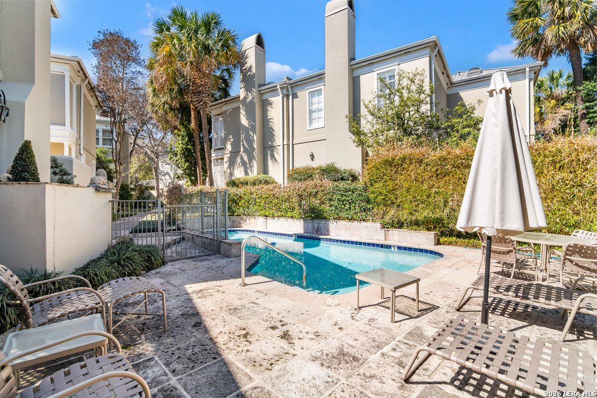 122 Chester APT 2