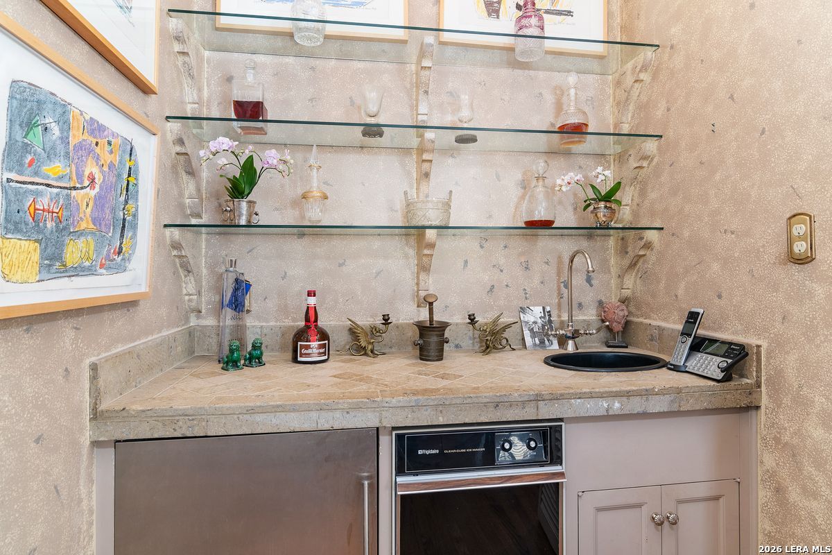 122 Chester APT 2