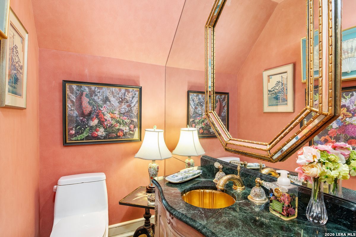 122 Chester APT 2