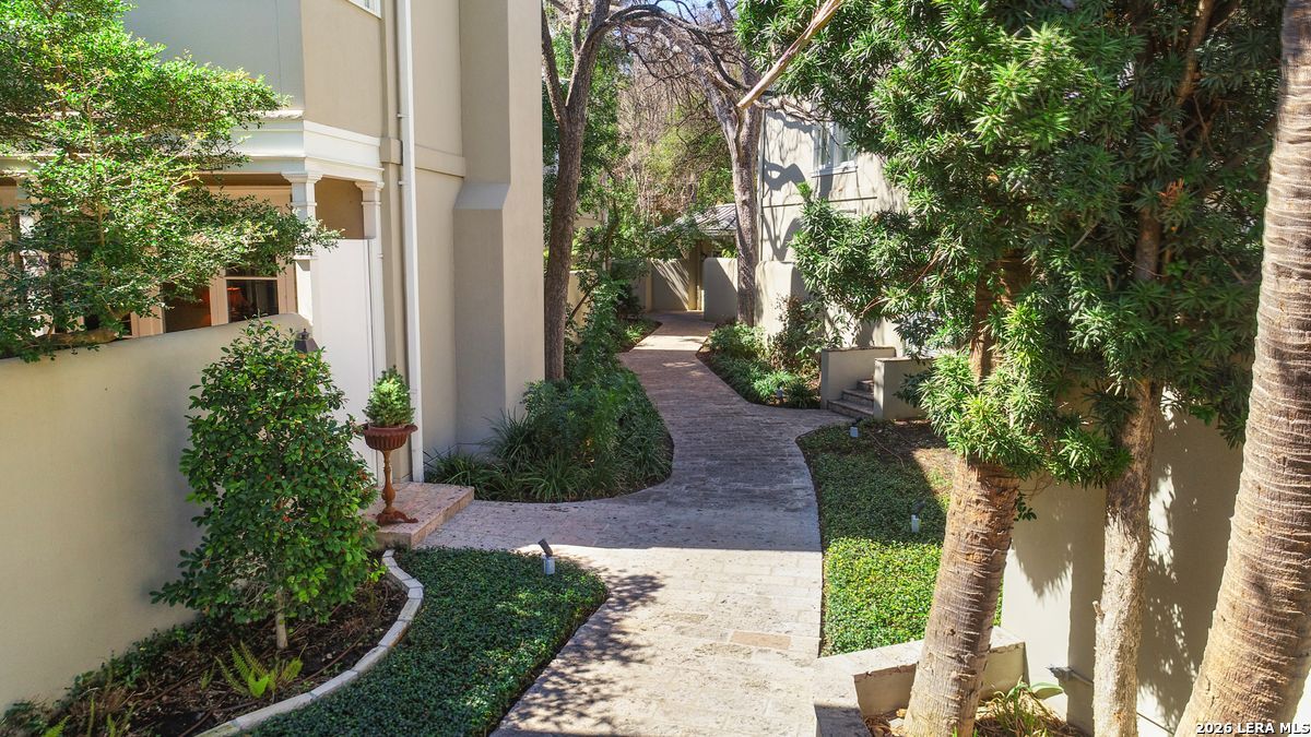 122 Chester APT 2