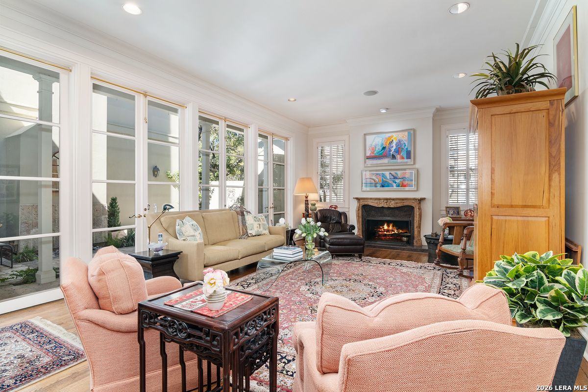 122 Chester APT 2