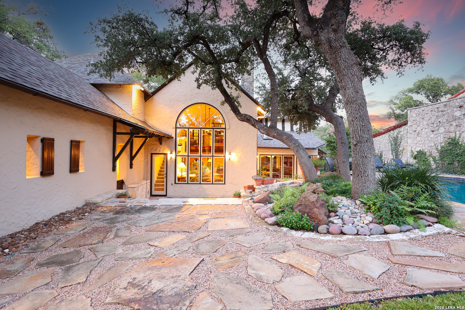 227 Devine Rd