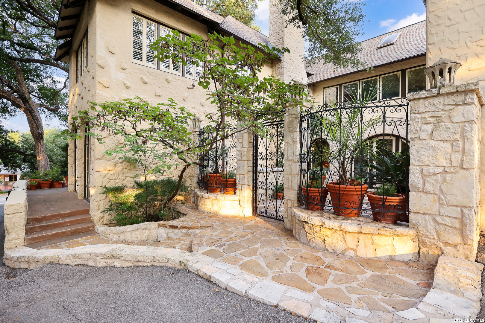 227 Devine Rd