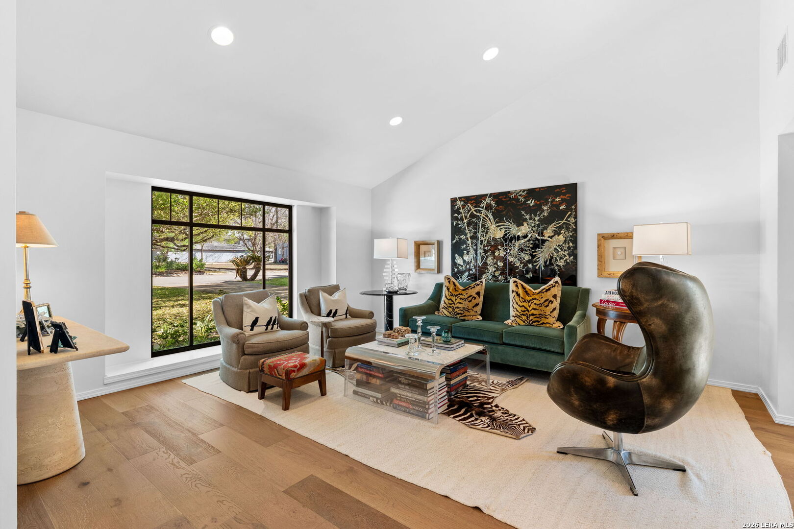 122 W Edgewood