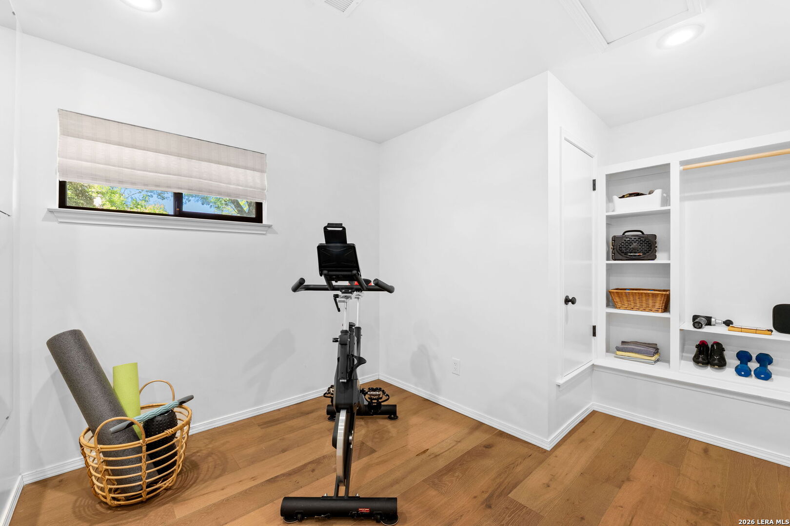 122 W Edgewood