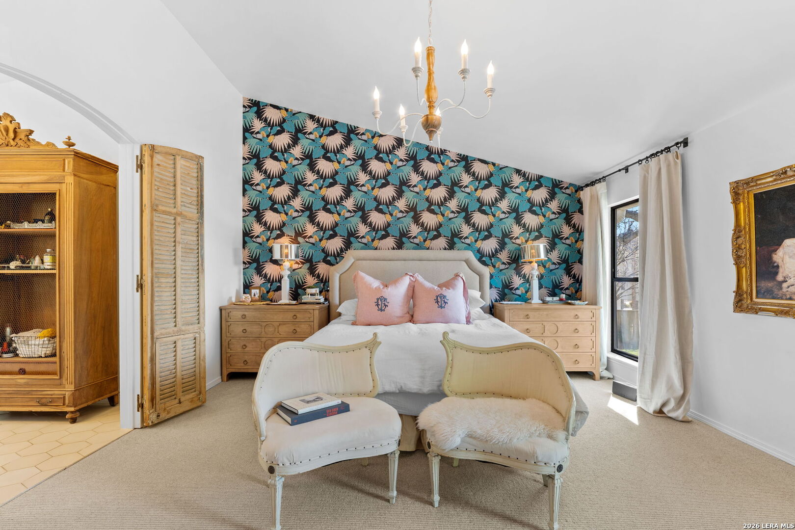 122 W Edgewood