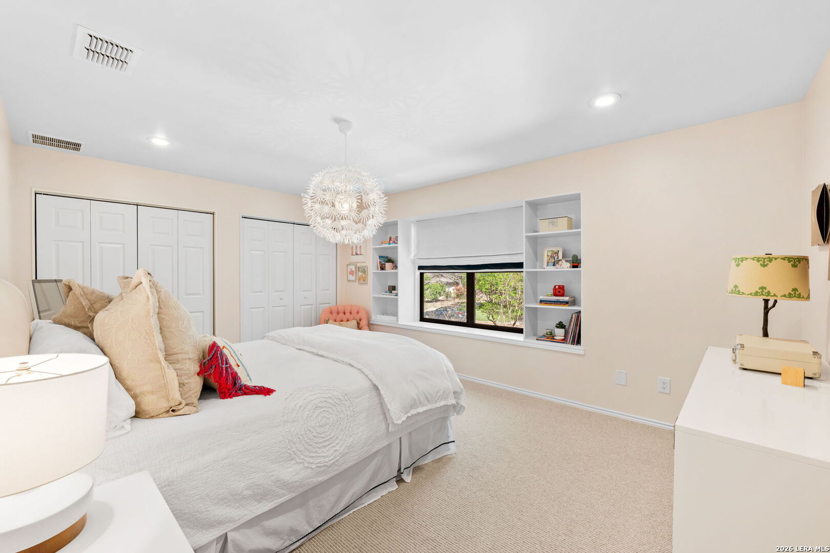 122 W Edgewood