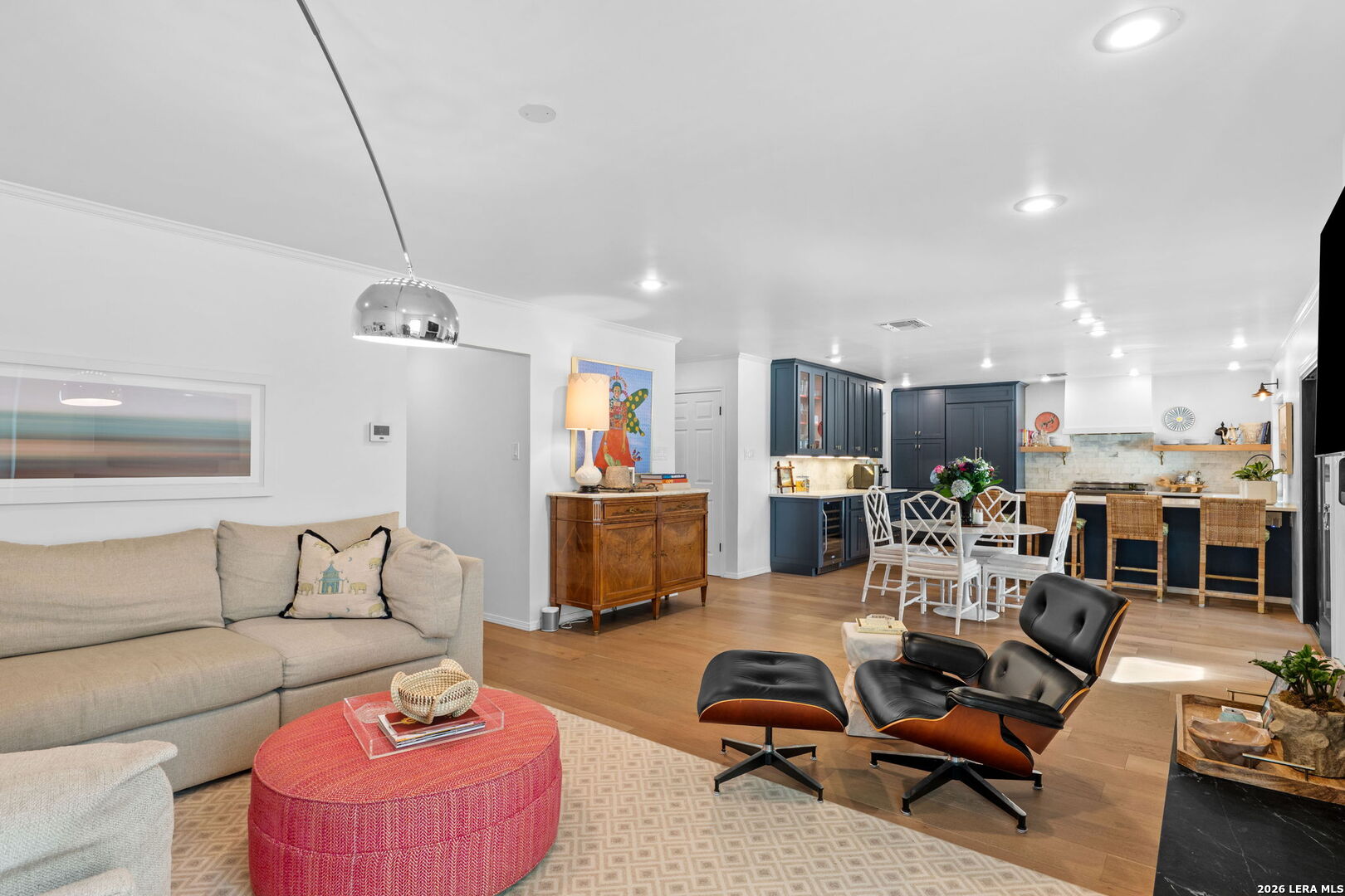 122 W Edgewood