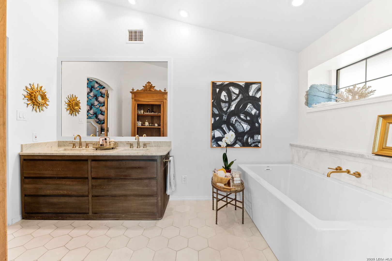 122 W Edgewood