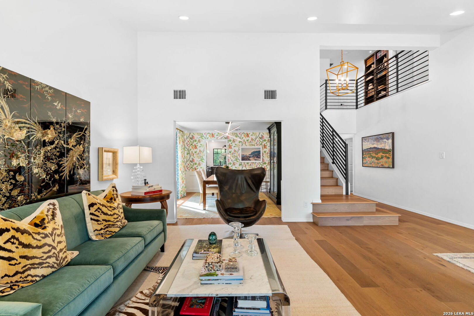 122 W Edgewood