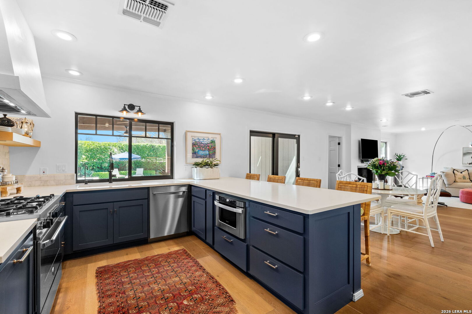 122 W Edgewood