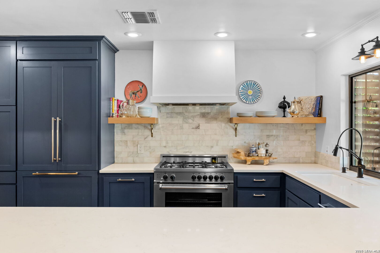 122 W Edgewood