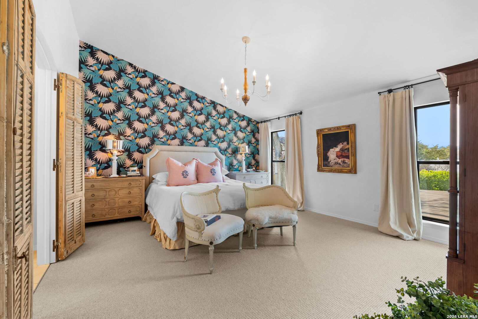 122 W Edgewood