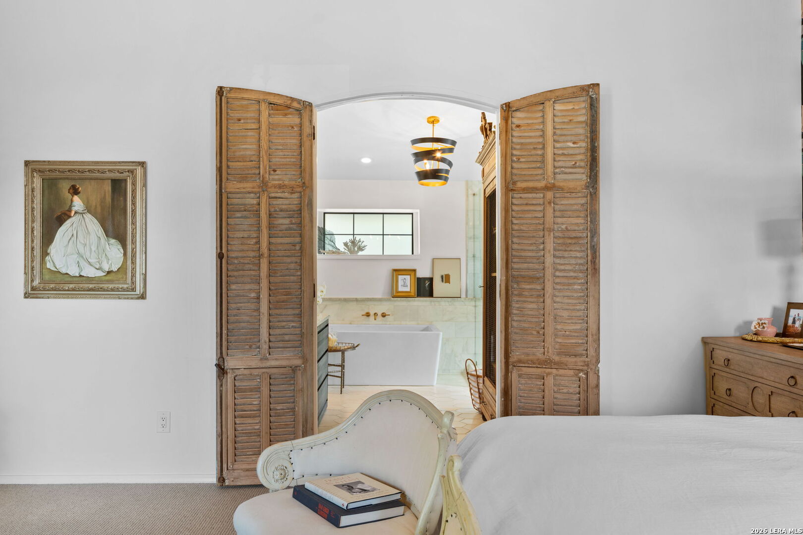 122 W Edgewood