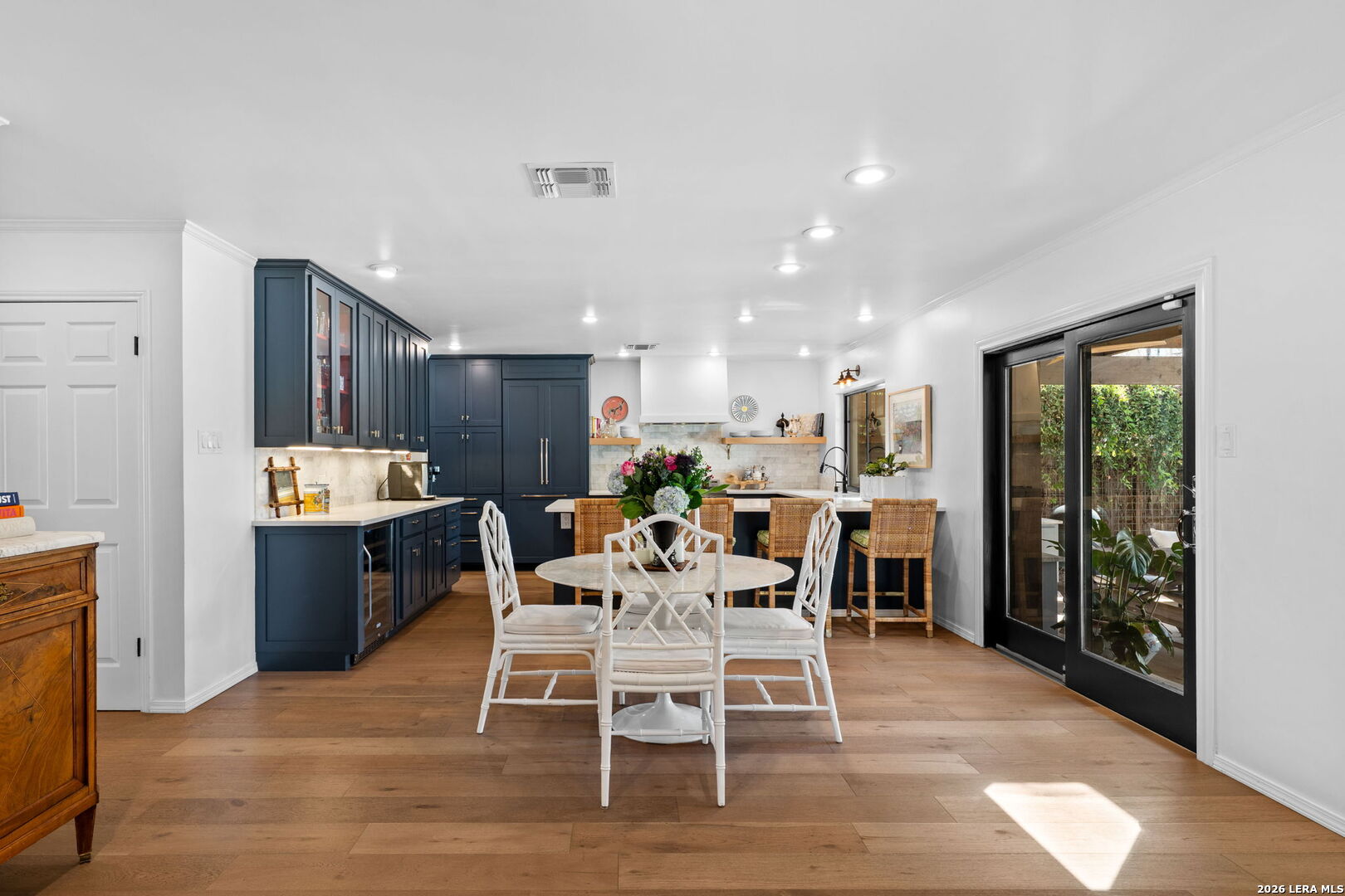 122 W Edgewood