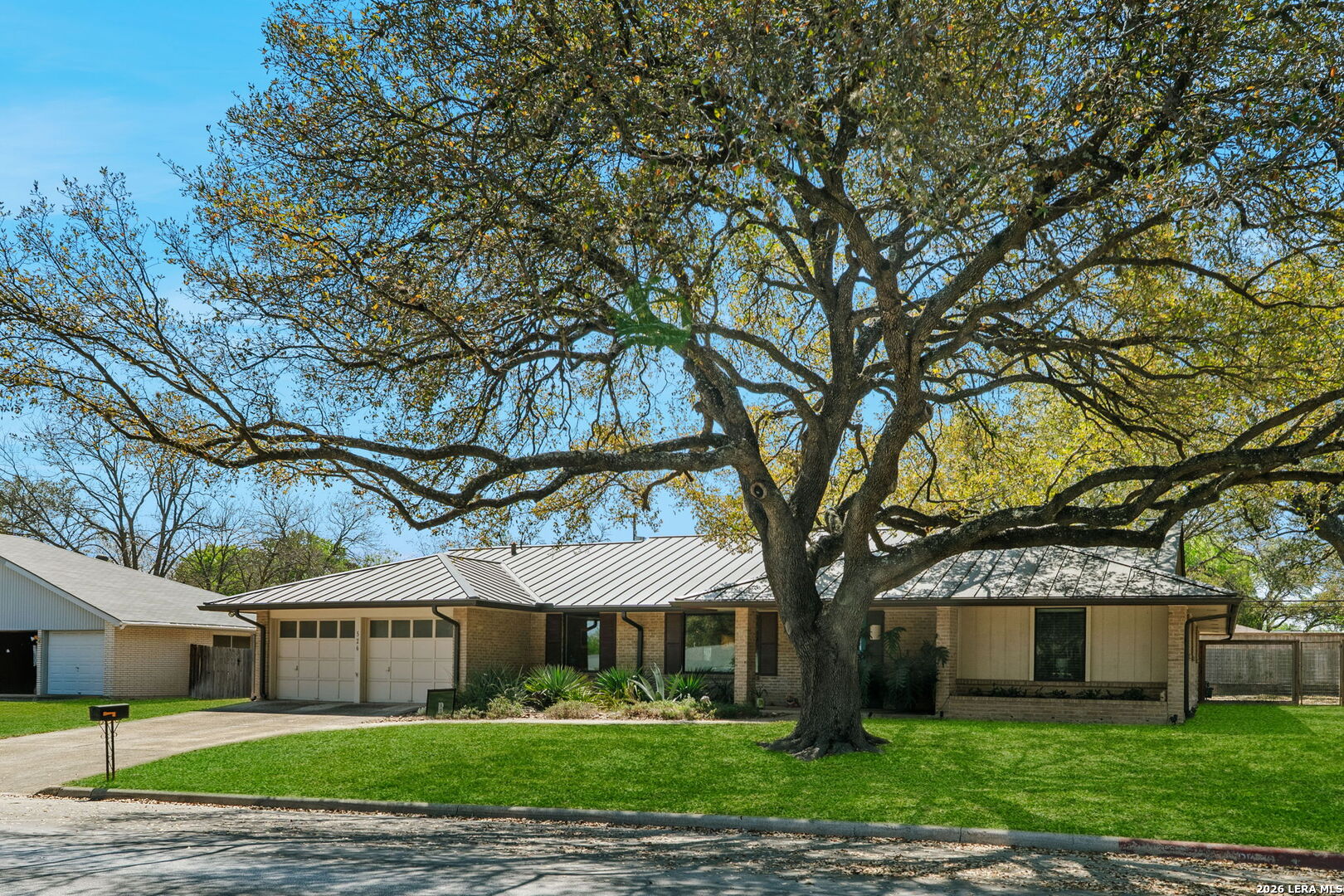 526 Crestway Dr