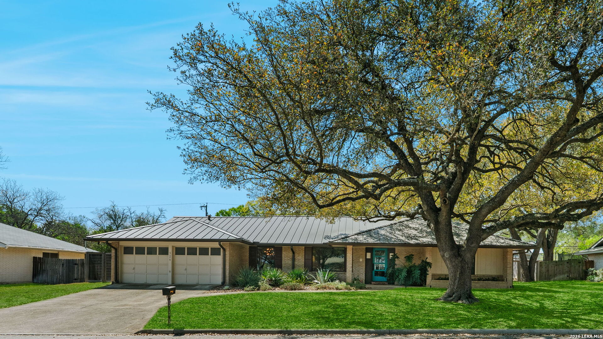 526 Crestway Dr