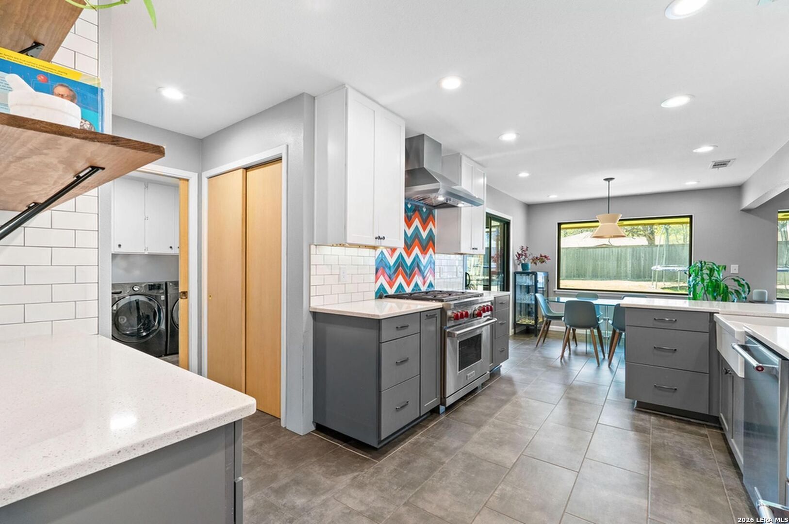 526 Crestway Dr