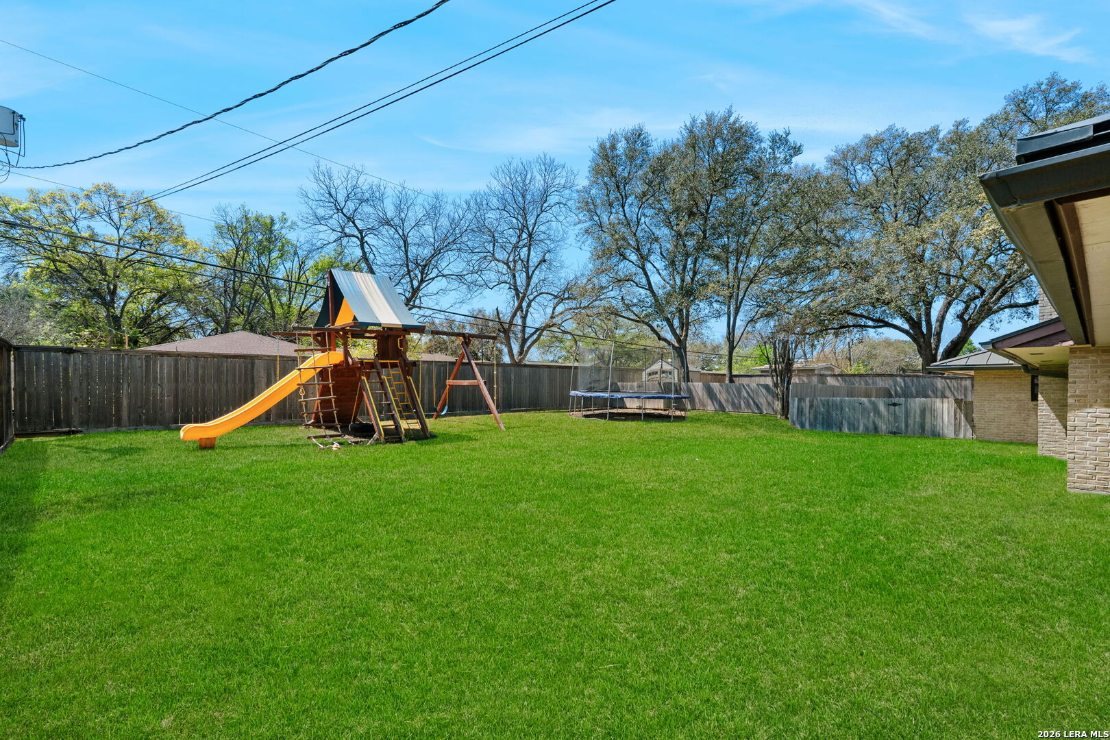 526 Crestway Dr
