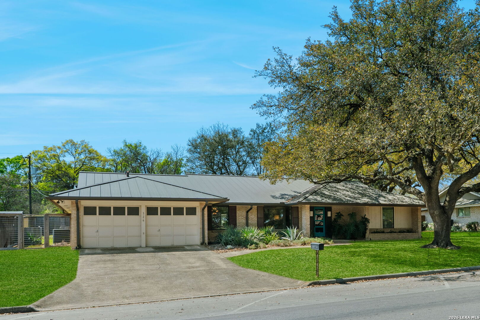 526 Crestway Dr