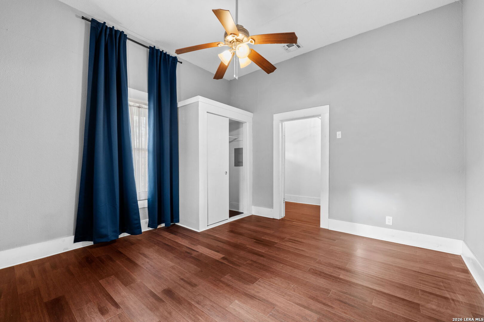 419 E Woodlawn