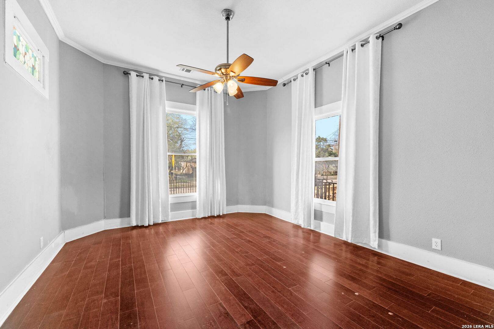 419 E Woodlawn
