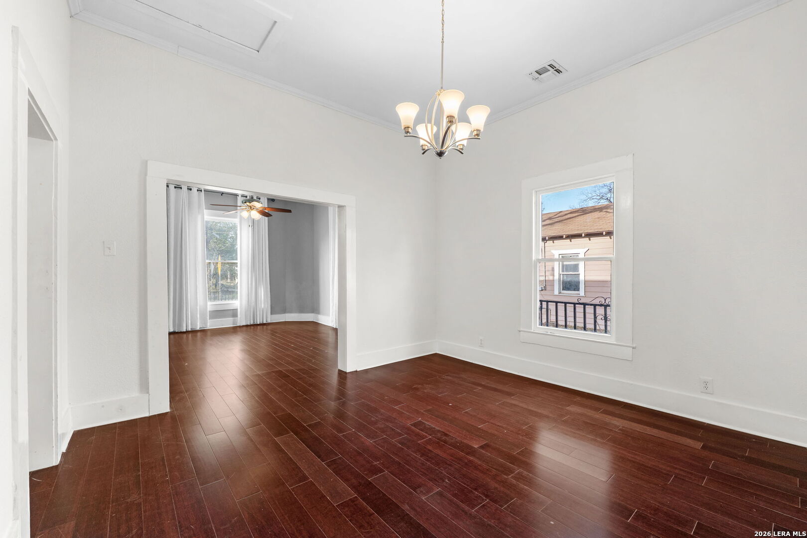 419 E Woodlawn