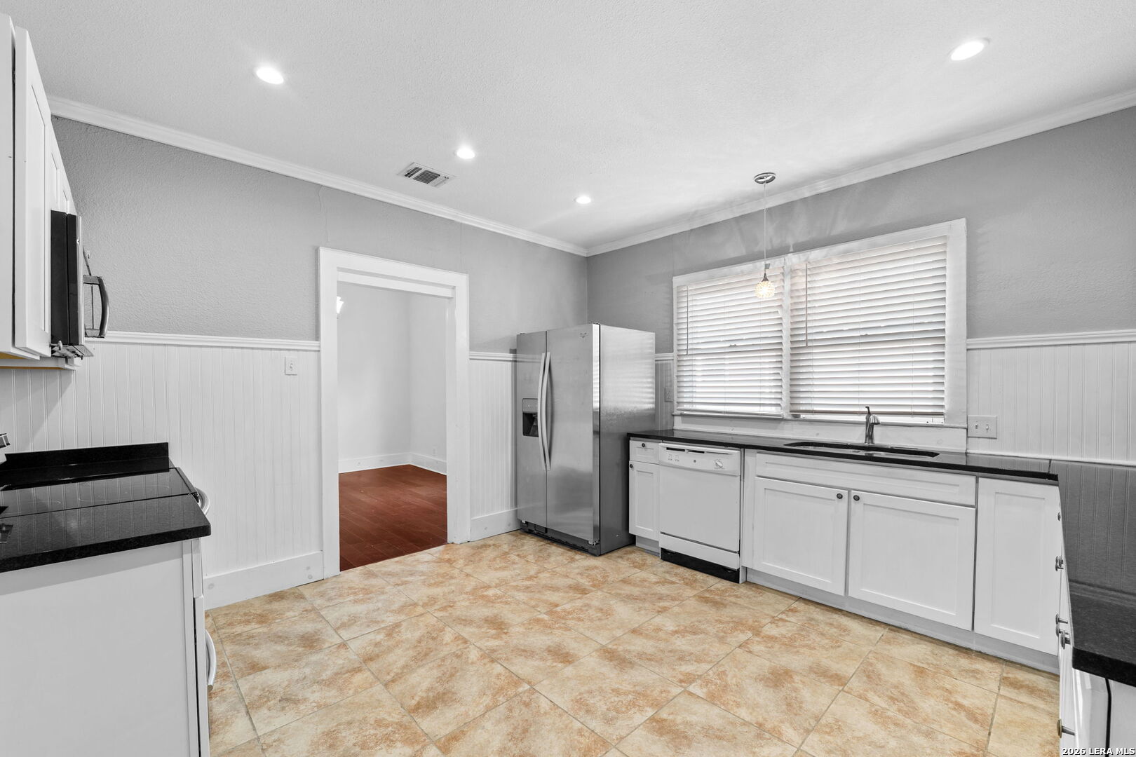 419 E Woodlawn