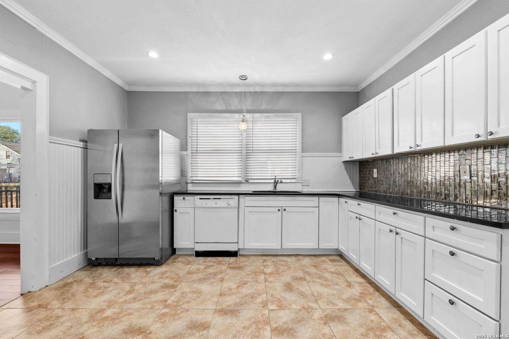 419 E Woodlawn