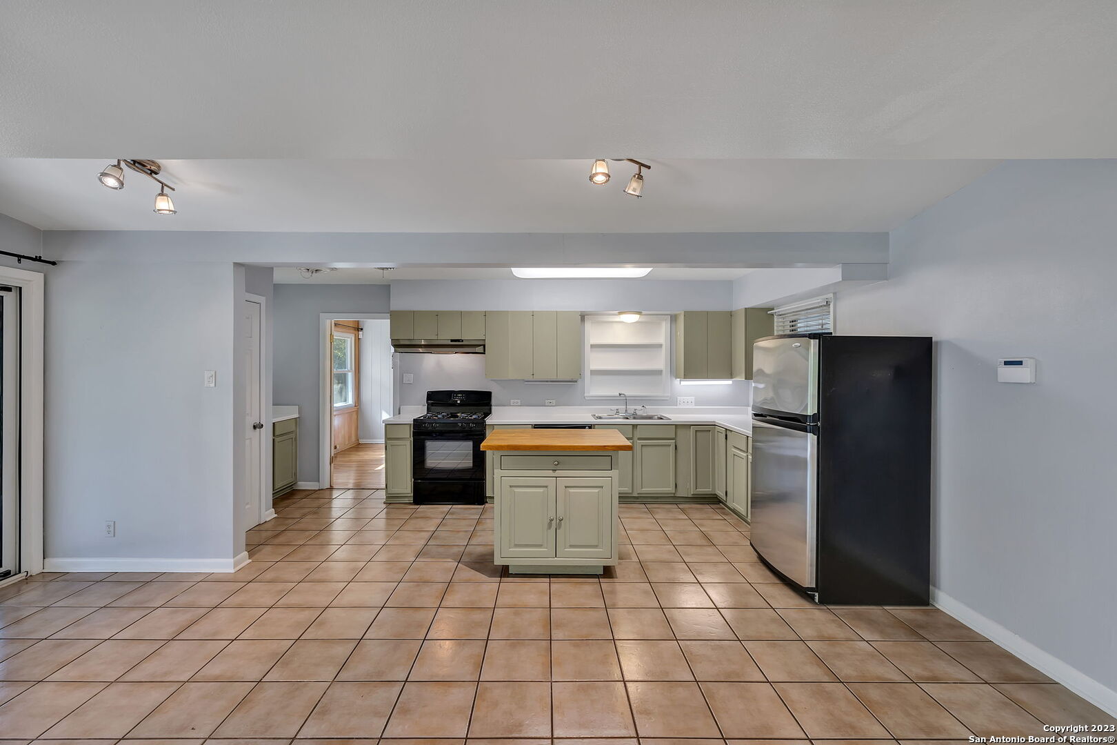 414 Laramie Dr