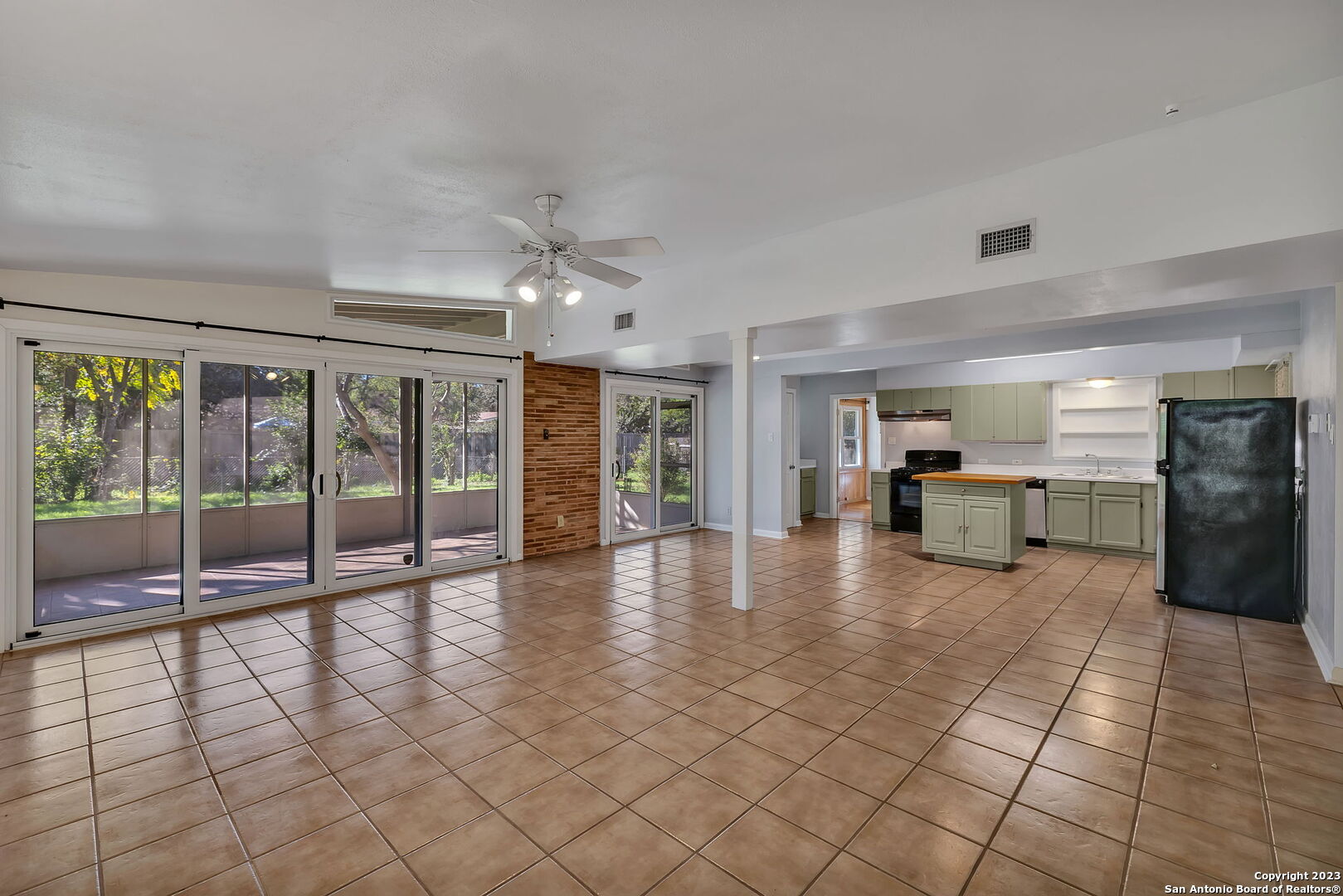 414 Laramie Dr