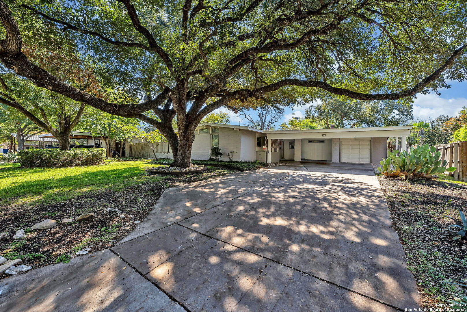 414 Laramie Dr