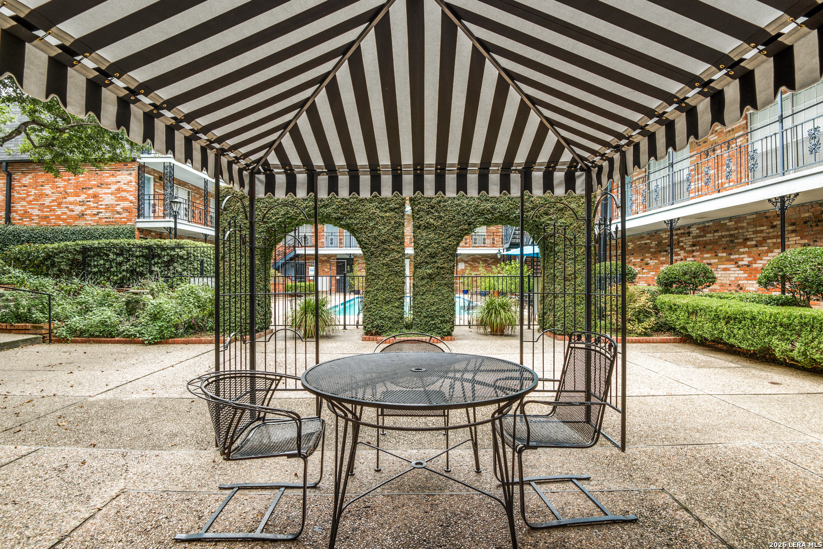 8401 N New Braunfels 207A