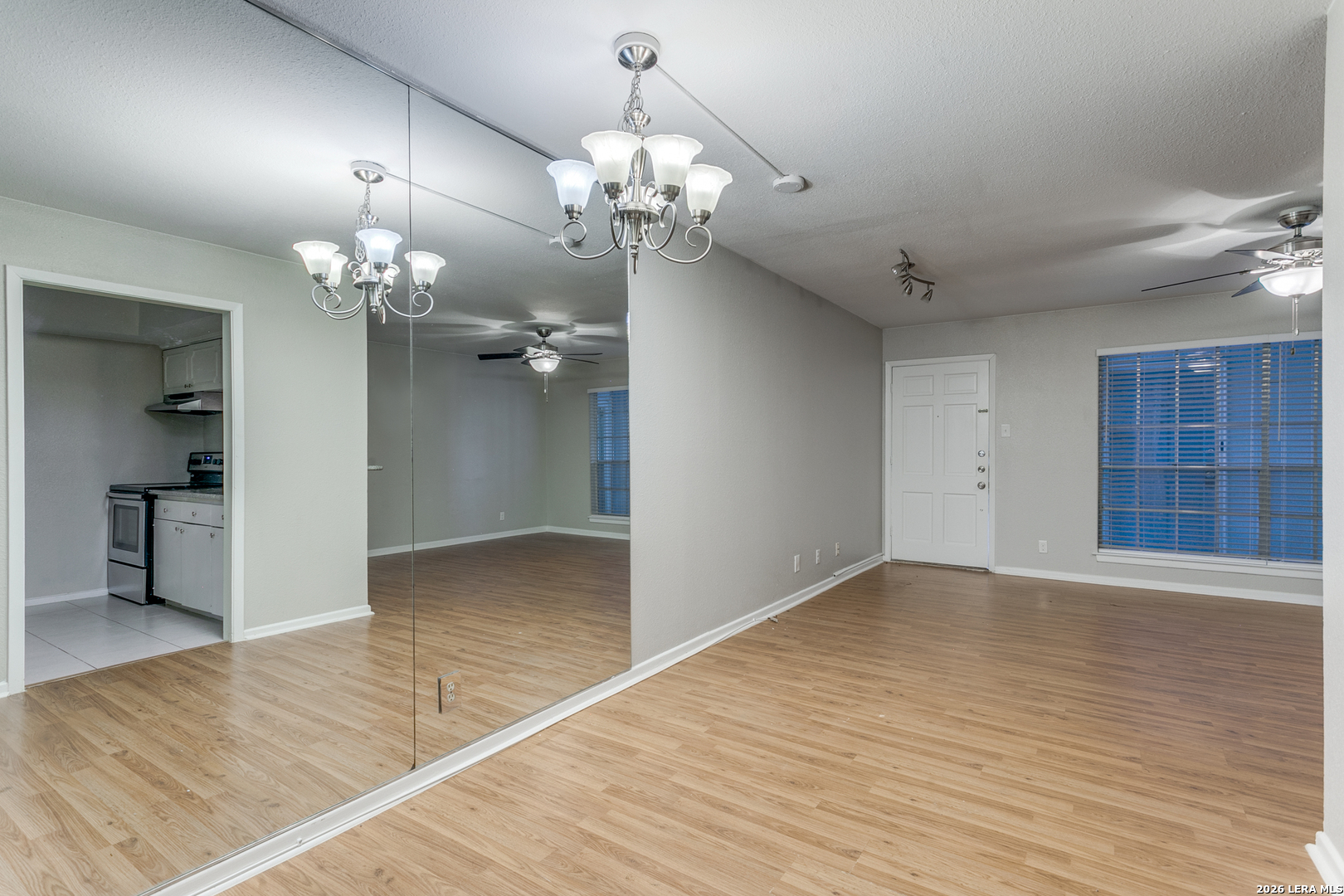 8401 N New Braunfels 207A