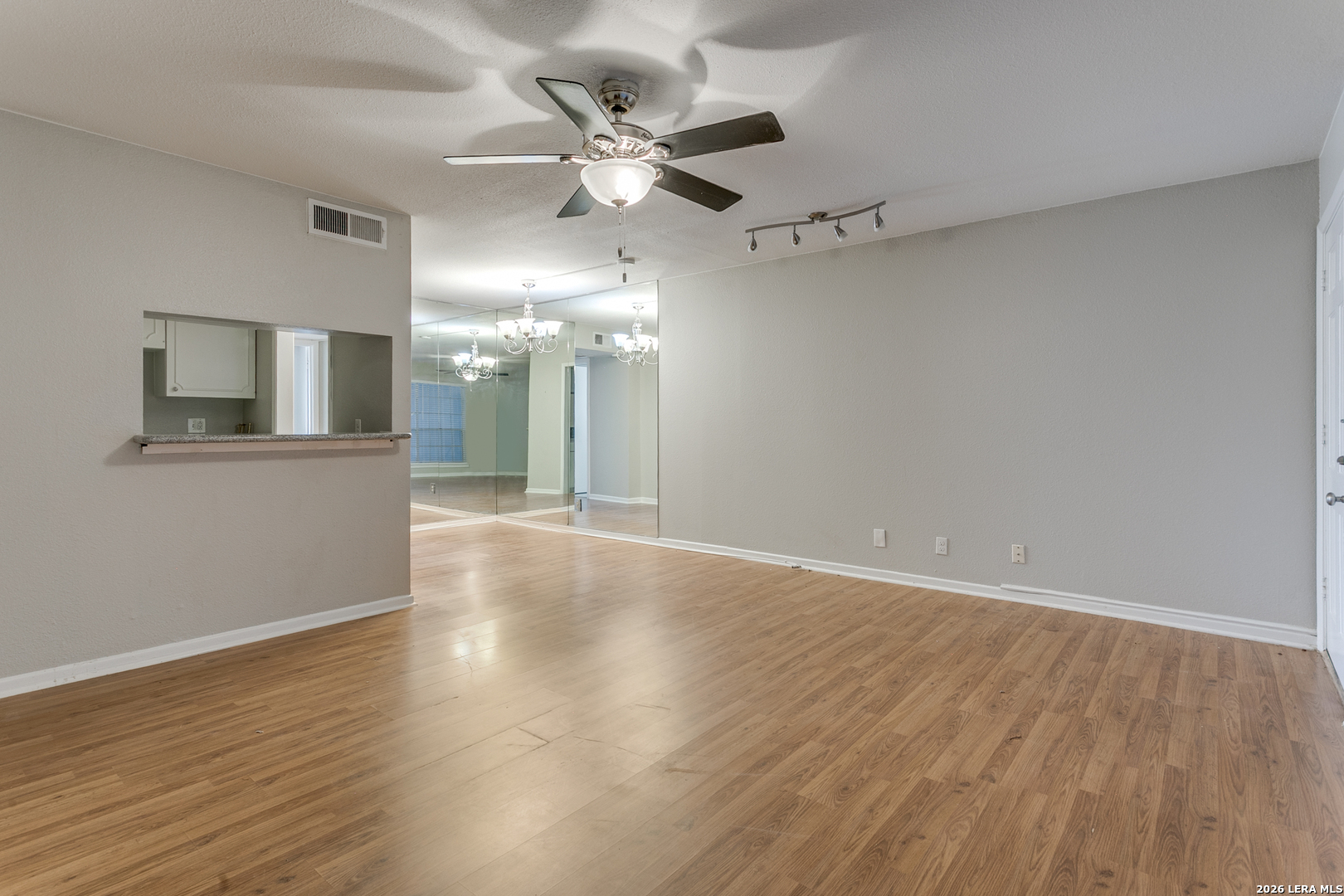 8401 N New Braunfels 207A