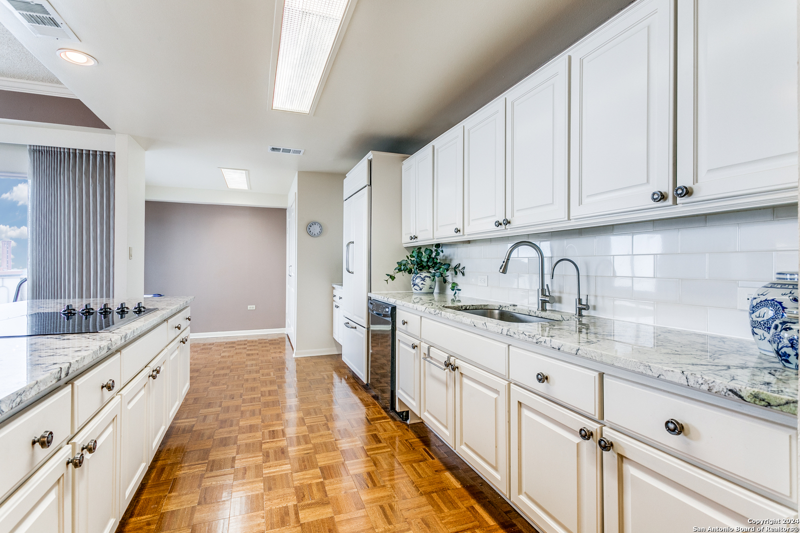 700 E HILDEBRAND AVE 1002