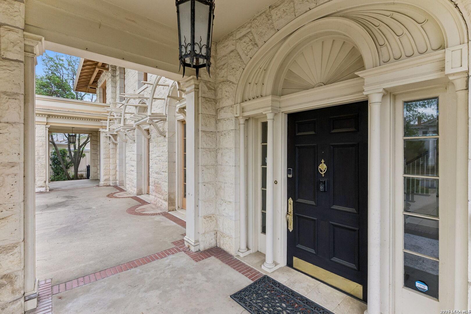 228 W Mulberry Ave