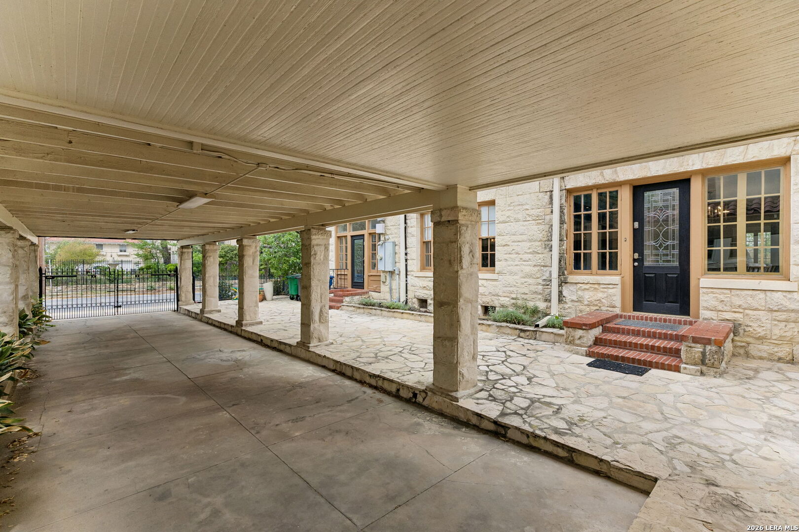 228 W Mulberry Ave