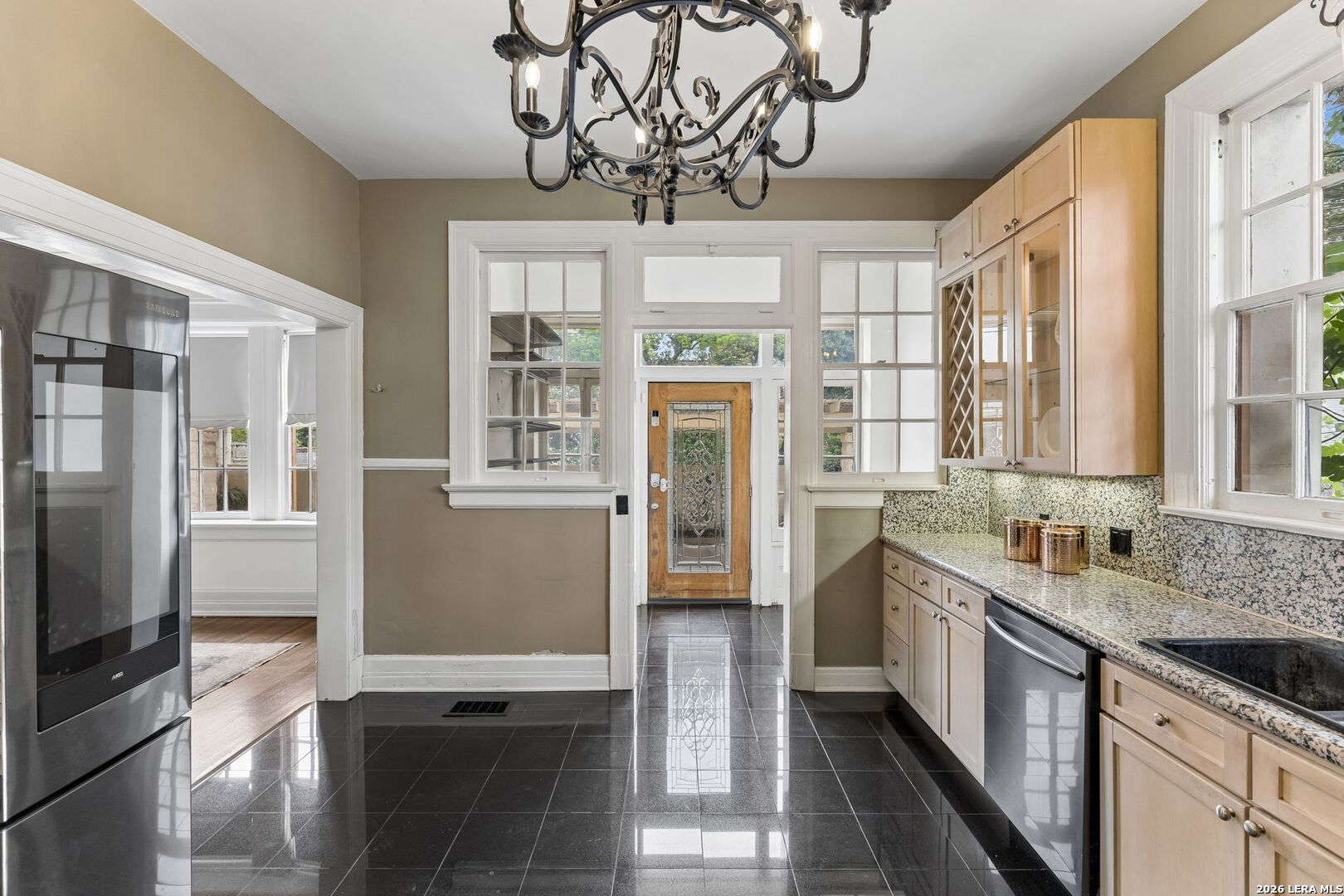 228 W Mulberry Ave