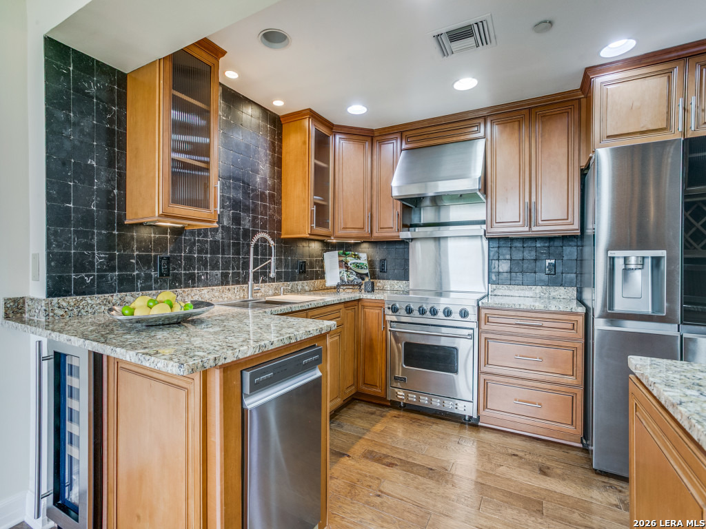 7887 Broadway 905