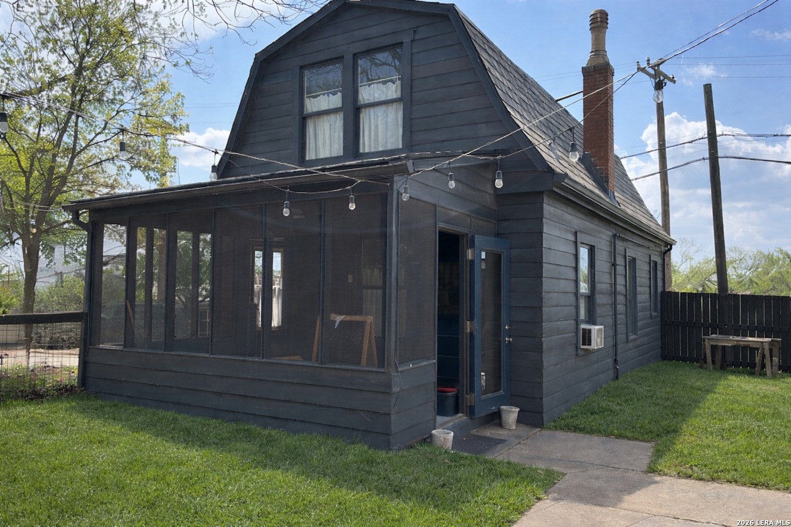 110 Henderson St