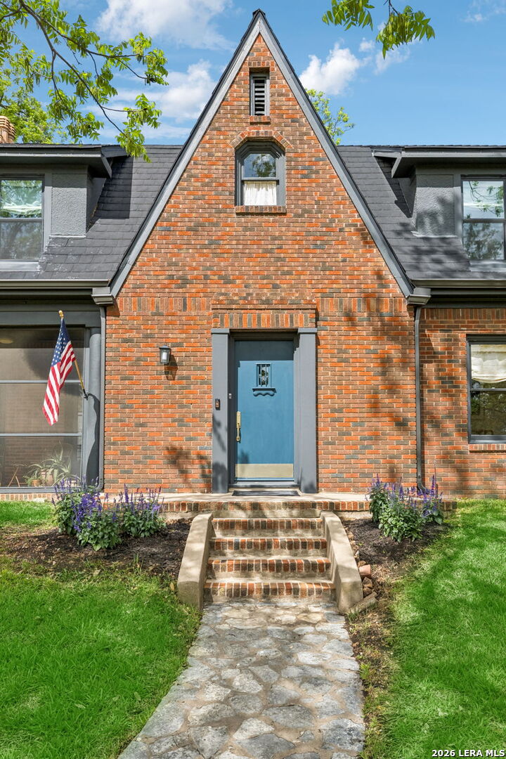 110 Henderson St