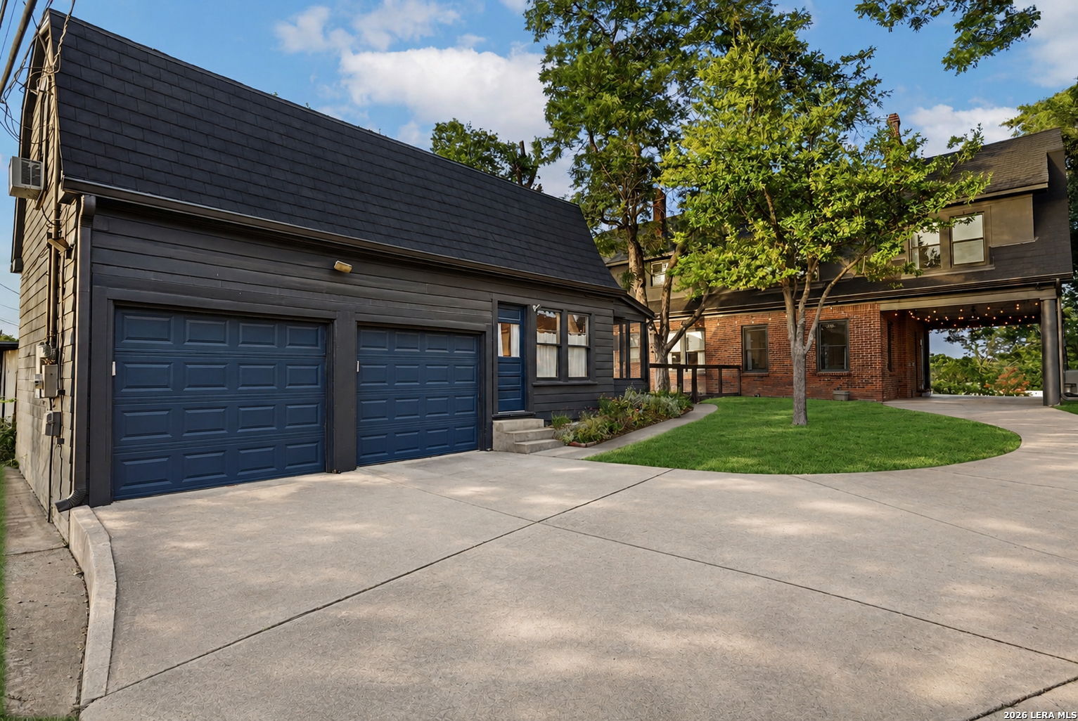 110 Henderson St