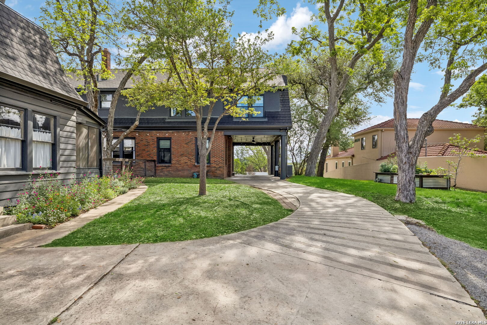 110 Henderson St