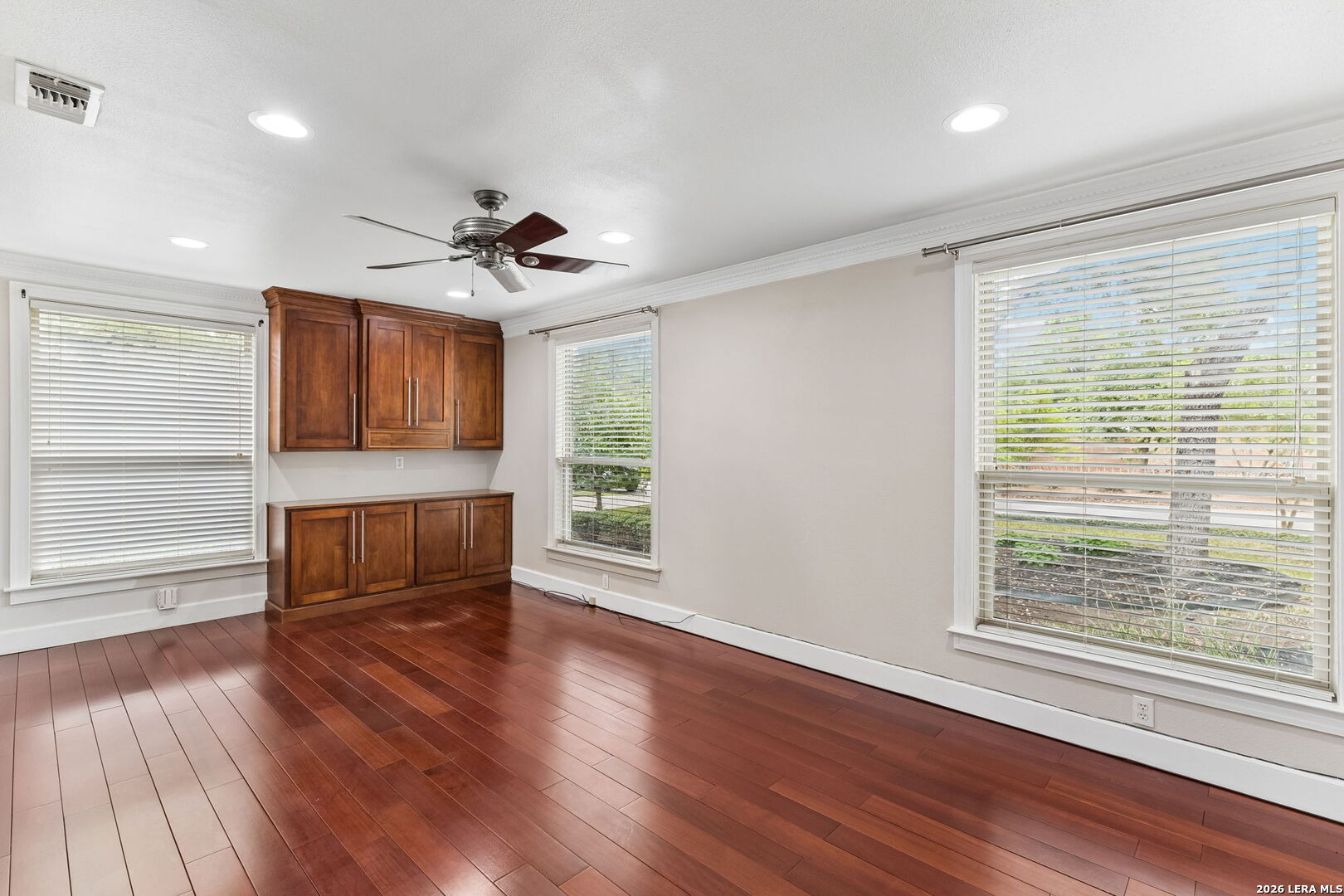 451 Laramie Dr