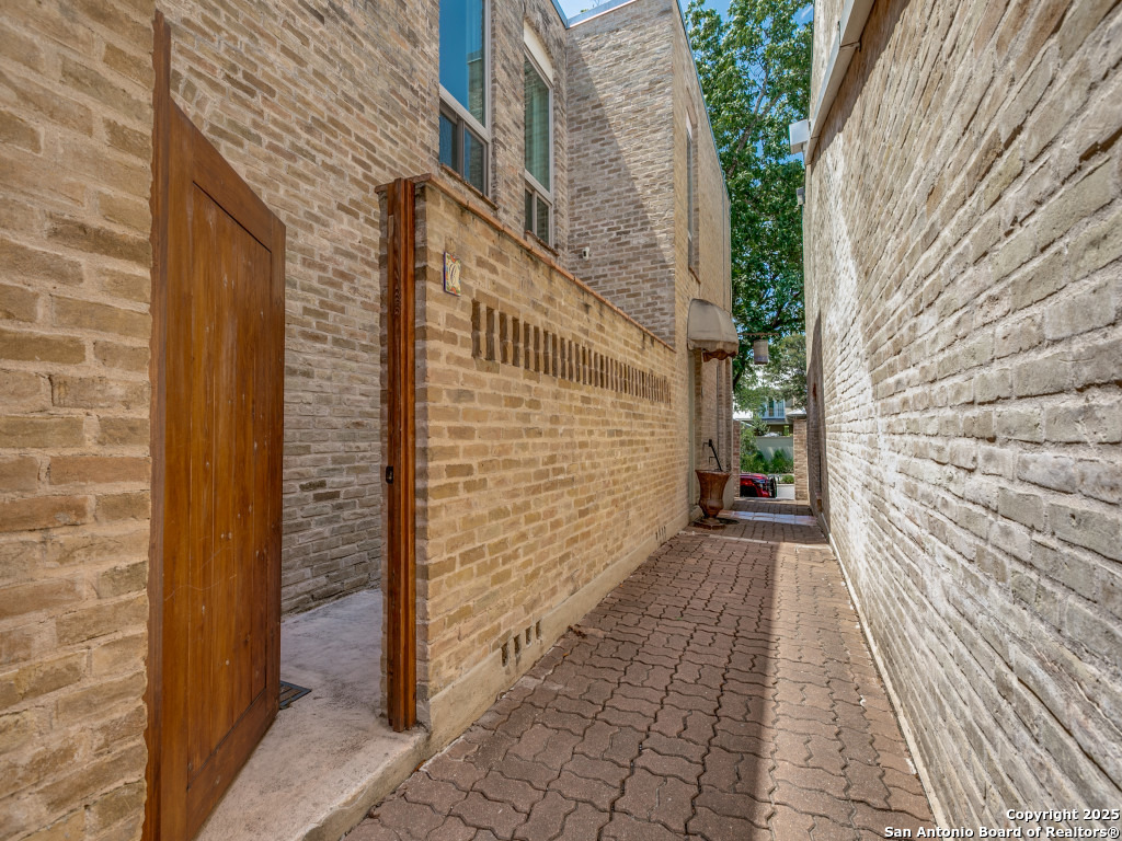 166 Elizabeth Rd C