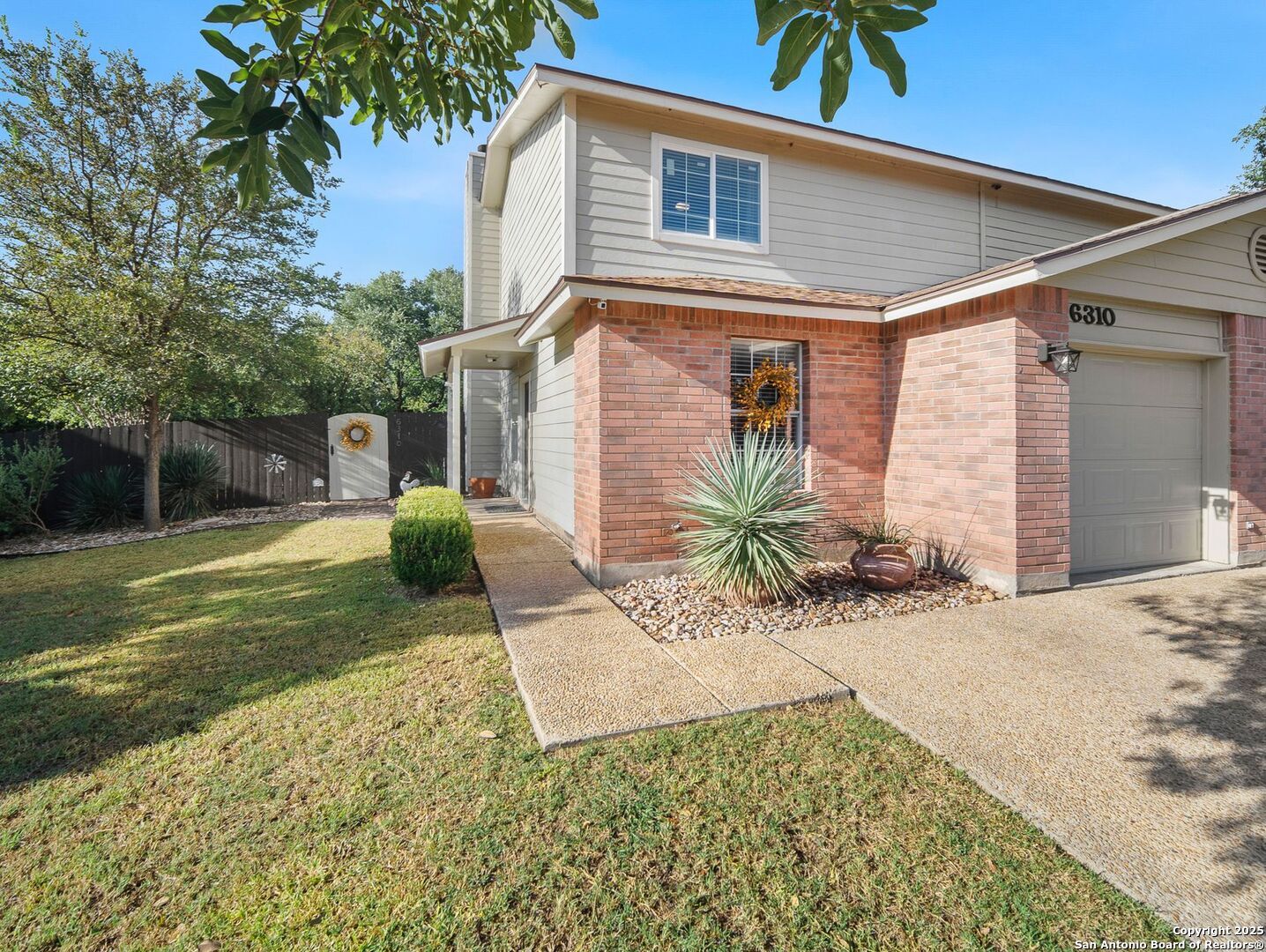 6310 Club Oaks