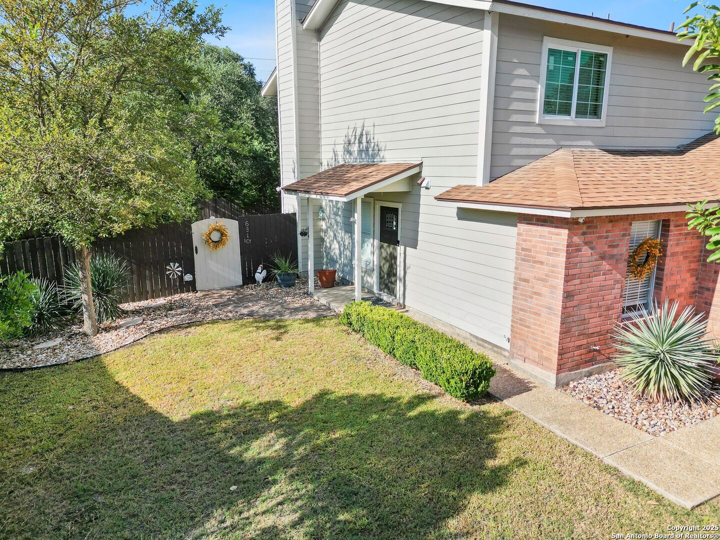 6310 Club Oaks