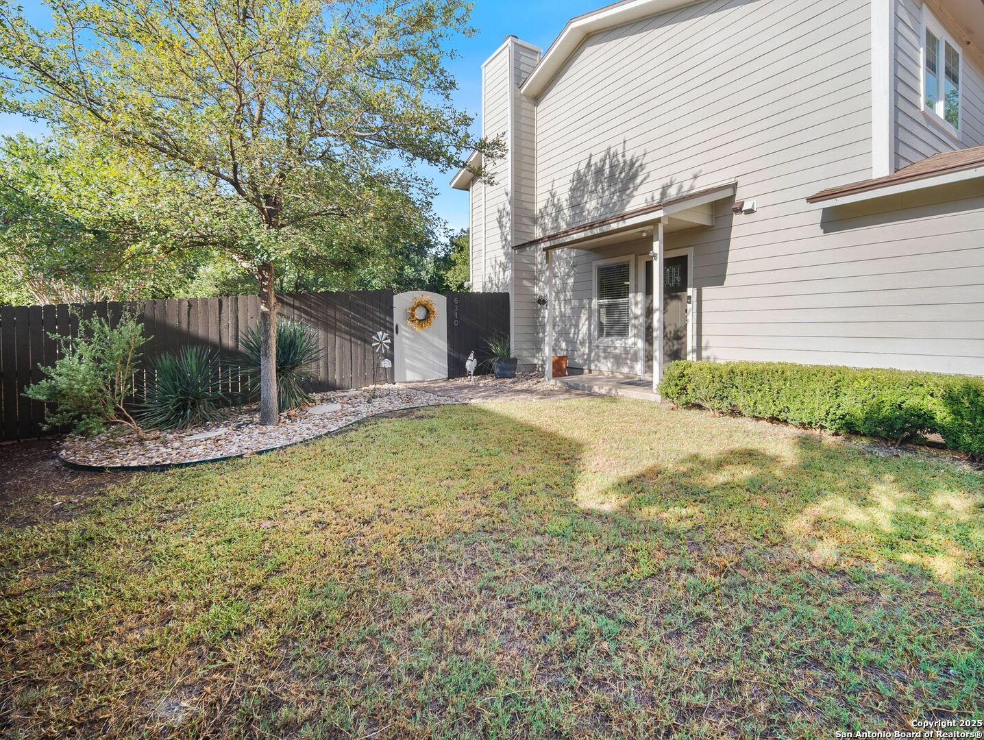 6310 Club Oaks