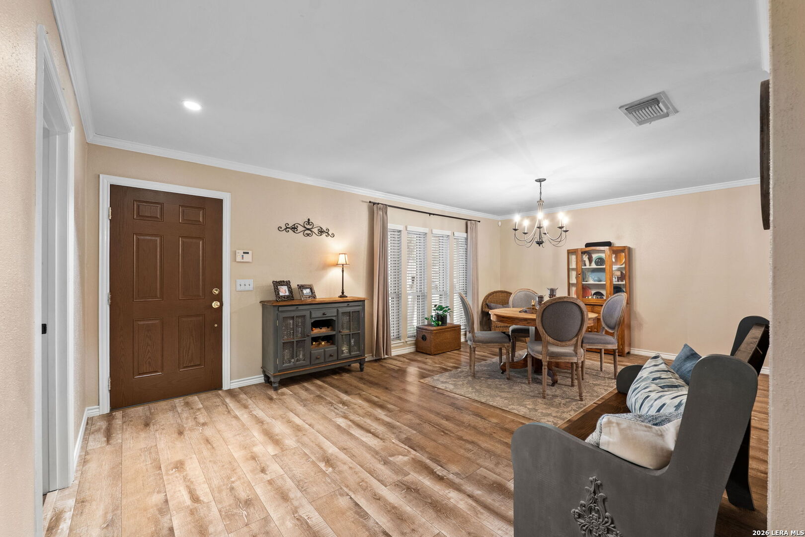 5827 Lost Creek